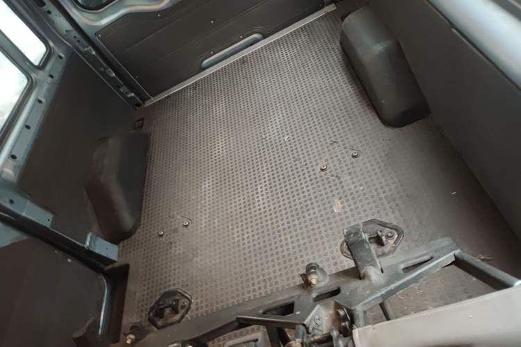 Used Ford Transit Custom 2013 2.4T Diesel Luxury Version Short Wheelbase Mid-Height China III Standard
