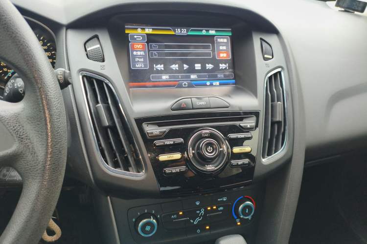 Used Ford Focus 2015 Hatchback 1.6L Automatic Comfort Model Audio And AC Panel