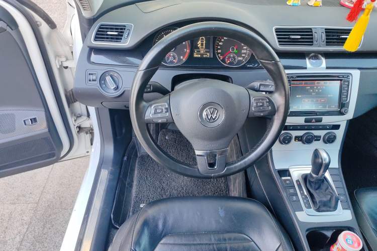 Used Volkswagen Magotan 2015 1.8TSI Luxury Model Steering Wheel