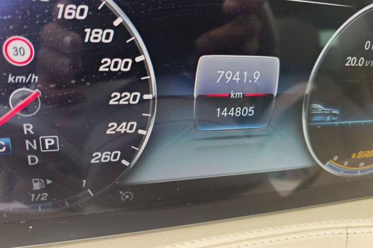 Used Mercedes-Benz S-Class 2018 S 450 L 4MATIC Odometer Close Up