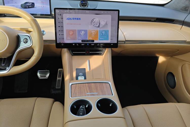 Used Hima Luxeed R7 2024 All-Electric 736 km Ultra
