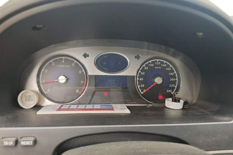 Used Geely Auto Classic Emgrand 2013 Sedan 1.8L Manual Entry-Level CNG Model
