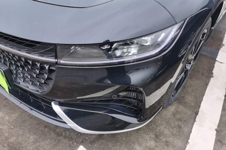 Used VOYAH PASSION 2024 PHEV Four-Wheel Drive Ultra-Long Range Flagship Model Left Front Headlight