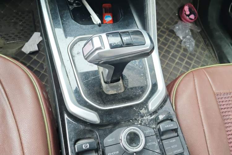 Used Haval H6 2017 Red Label 2.0T Automatic Two-Wheel Drive ZhiShang Model
