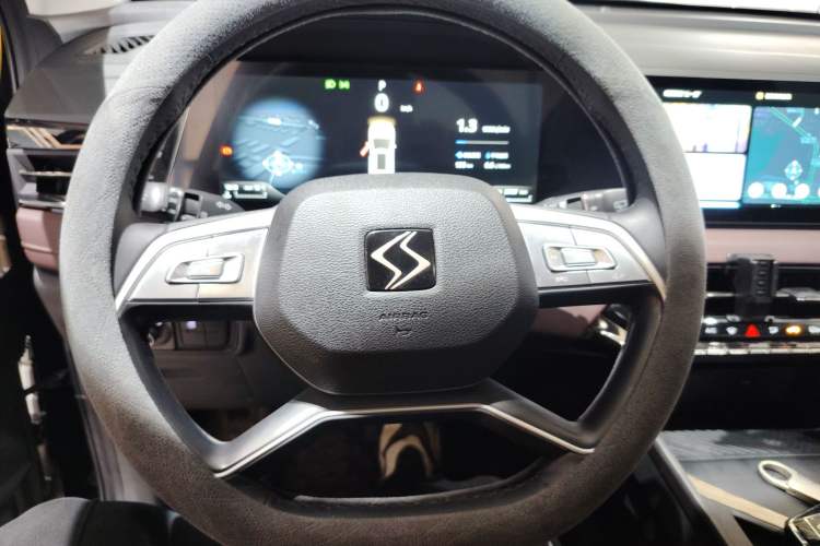 Used SOL X8 PLUS 2023 1.5 TGDI DCT Smart Home Edition 7-Seater