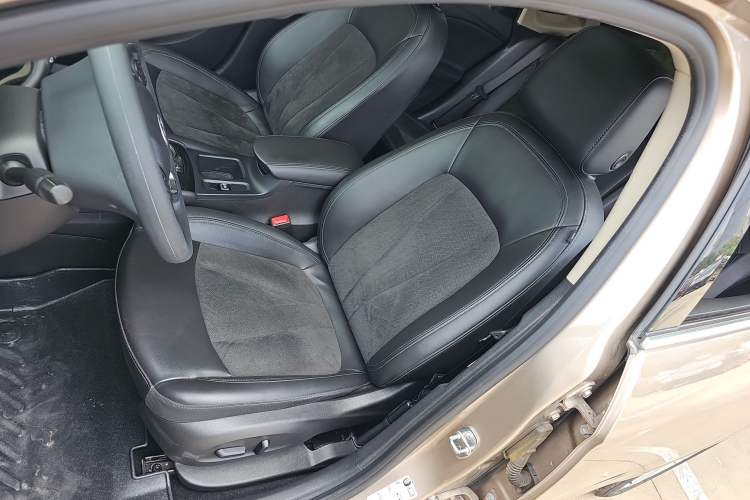 Used Buick Verano 2019 Sedan 20T Dual-Clutch Luxury Model
