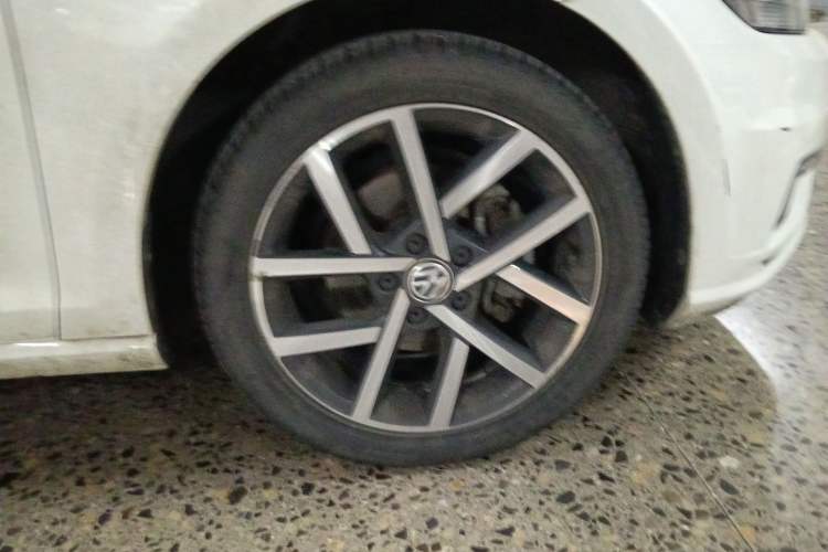 Used Volkswagen Golf 2019 280TSI DSG Luxury Version China VI Standard Right Front Wheel Hub