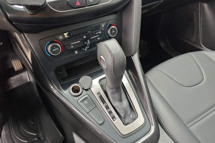 Used Ford Focus 2017 Sedan EcoBoost 125 Automatic Supreme Style SmartDrive Edition Gear Lever