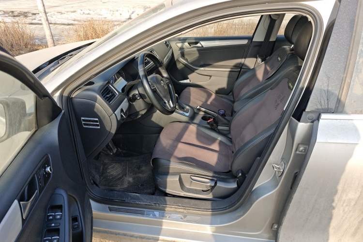 Used Volkswagen Sagitar 2012 1.4TSI Automatic Luxury Edition
