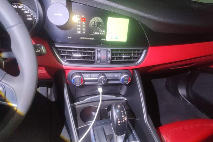 Used Alfa Romeo Giulia 2017 2.0T 200HP Luxury Edition Audio And AC Panel