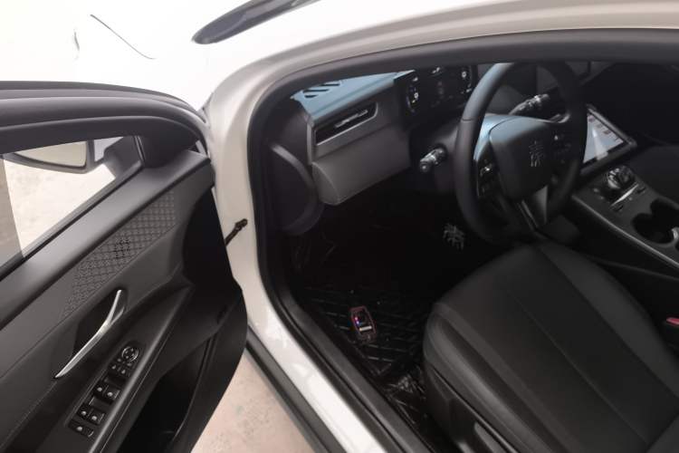 Used BYD Qin PLUS 2025 DM-i Smart Drive 55KM Leading Model Driver Seat