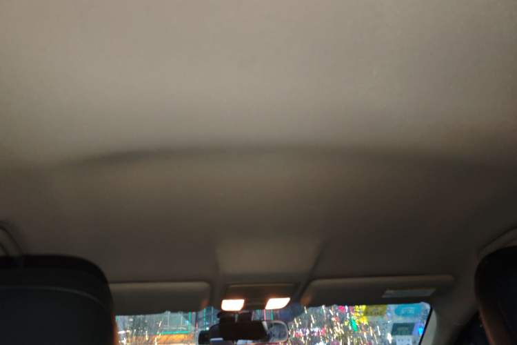 Used Honda CR-V 2015 2.0L two-wheel drive urban version Headliner