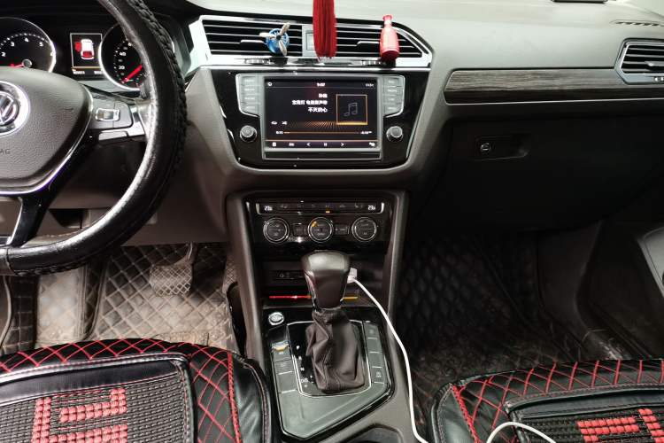 Used Volkswagen Tiguan L 2018 Facelift 330TSI Automatic Two-Wheel Drive Luxury Edition Audio And AC Panel