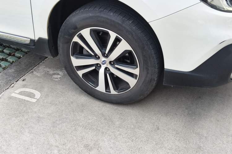 Used Subaru Outback 2020 2.5i Sport Navigation Edition with EyeSight Right Front Wheel Hub