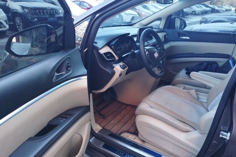 Used Buick GL8 2023 Facelifted Land Cruiser Executive Luxury Version
