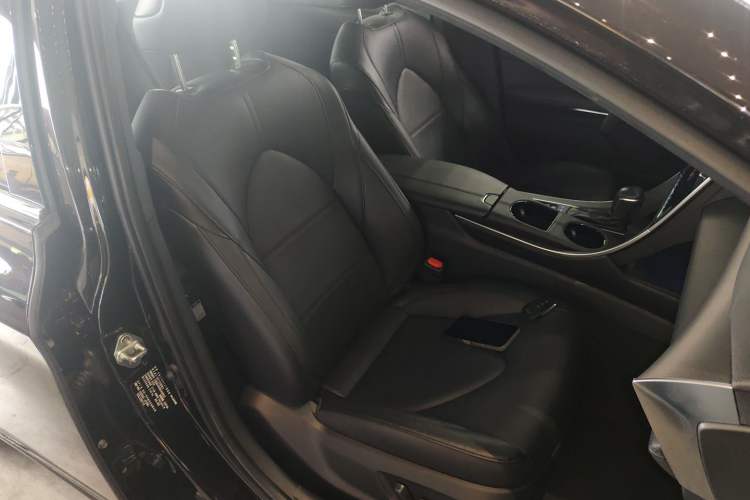 Used Toyota Avalon 2019 Dual-Engine 2.5L Luxury Edition China VI Standard