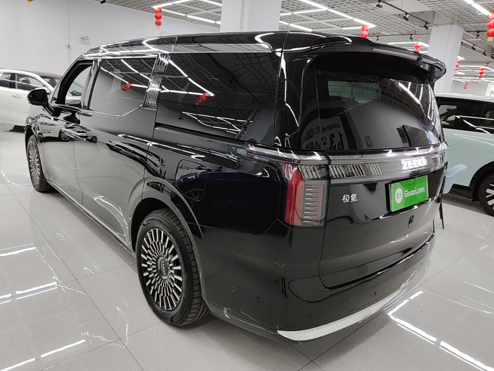Zeekr 009 2024 Six-Seat Executive Version 4WD 108 kWh — снимка 4
