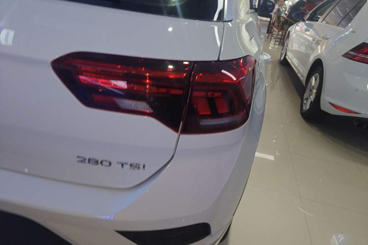 Used Volkswagen T-ROC 2022 280TSI DSG Two-Wheel Drive Comfort PLUS Right Rear Taillight