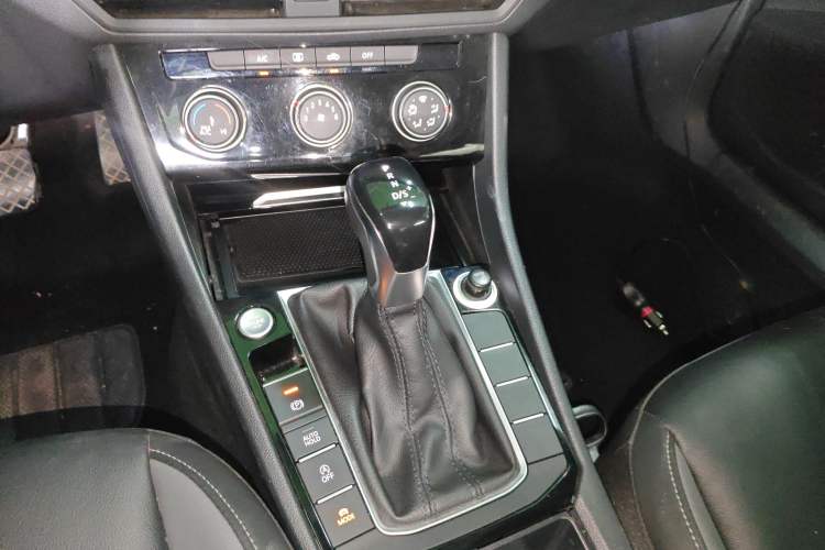 Used Volkswagen Sagitar 2021 280TSI DSG Comfort Connect Edition Gear Lever