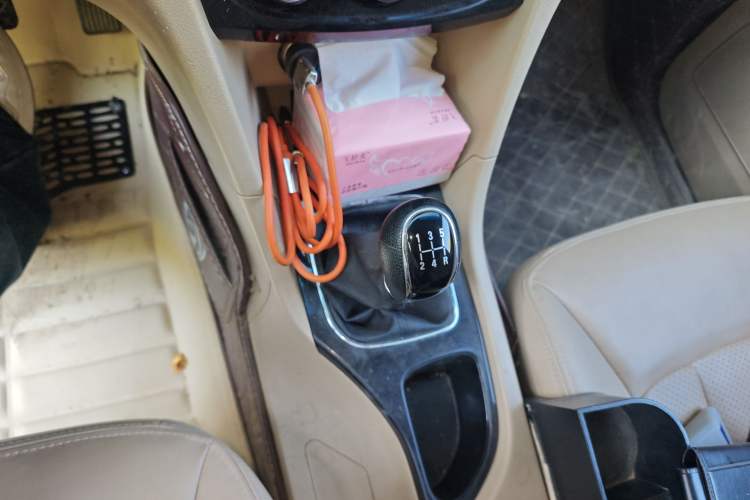 Used Baojun 730 2016 1.5L Manual Comfort Version 7 Seats China V Emission Standard Gear Lever