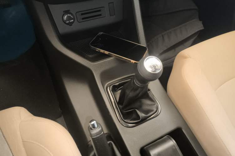 Used FORTHING Lingzhi 2023 M5L 1.6L Base Model 7 Seats Gear Lever