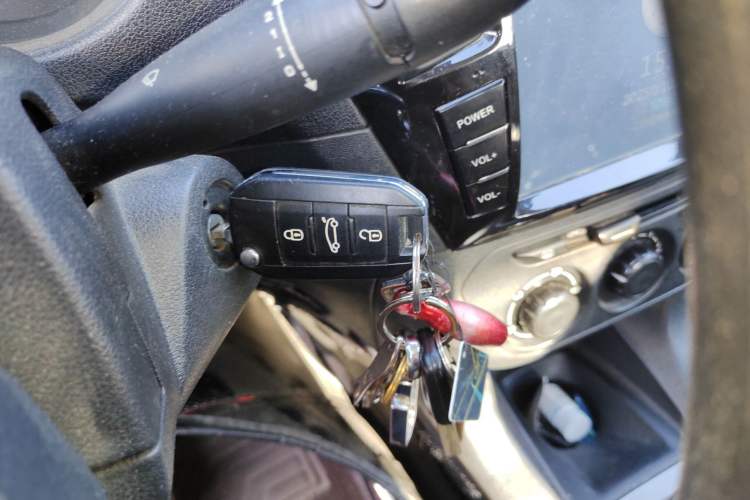 Used Citroen Elysee 2015 Zhishang Edition 1.6L Manual Fashion Model
