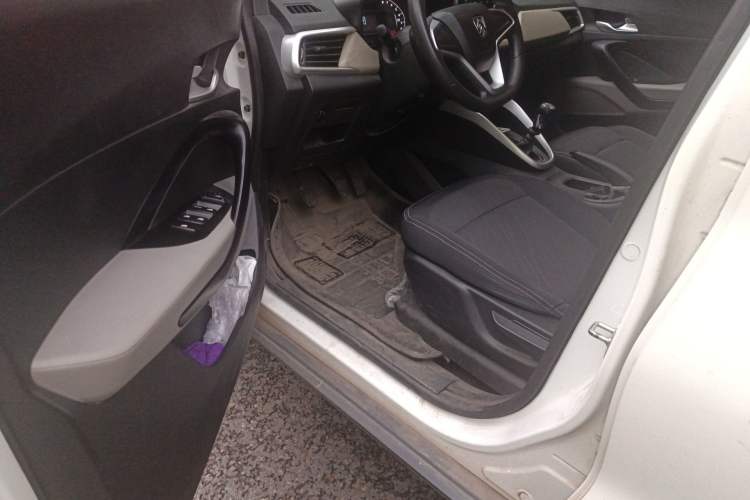 Used Baojun 510 2017 1.5L manual Comfort trim
