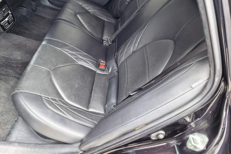 Used Toyota Avalon 2019 Dual-Engine 2.5L XLE Prestige Version China VI Standard Left Rear Seat