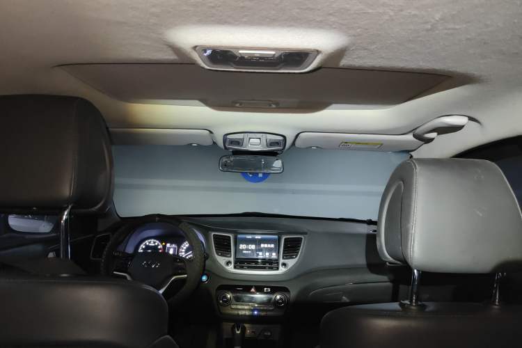 Used Hyundai Tucson 2015 1.6T Dual-Clutch Two-Wheel-Drive Smart Model Headliner