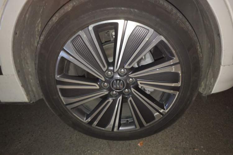 Used Buick E5 2023 Zhenxiang Standard Range Edition Right Front Wheel Hub