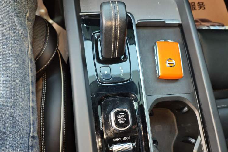 Used Volvo XC60 New Energy 2022 T8 Plug-in Hybrid All-Wheel Drive Zhiyuan Sport Edition