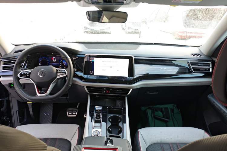 Used Volkswagen Teramont X 2024 380TSI Four-Wheel Drive Longxiang Edition Center Console