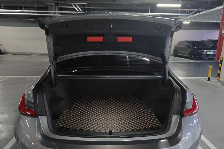 Used BMW i3 2022 eDrive 35 L Trunk