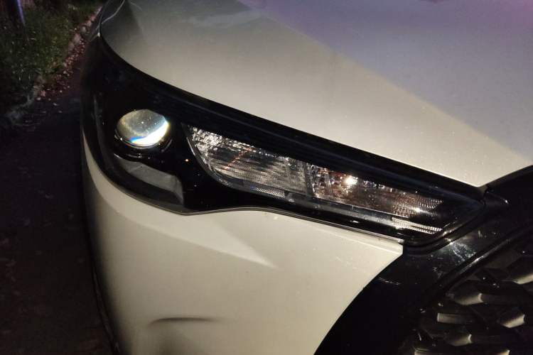Used Toyota Corolla Cross 2024 2.0L Pioneer Edition Right Front Headlight