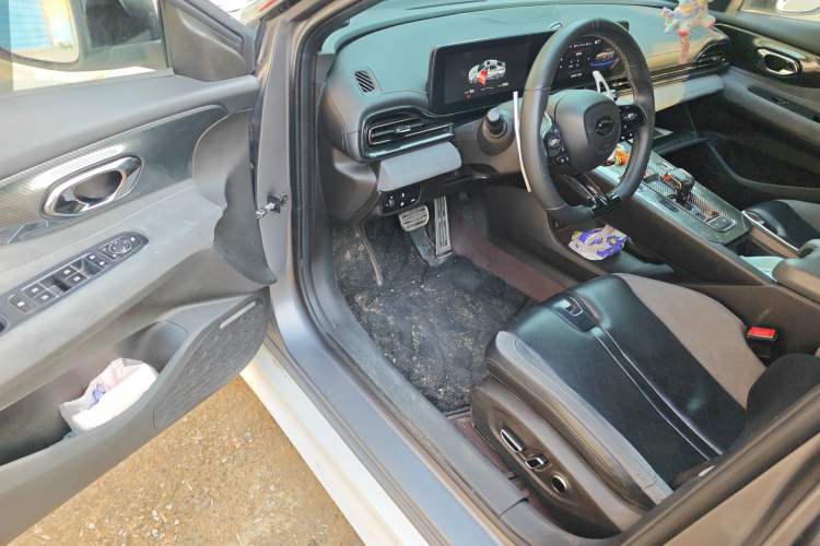 Used GAC Trumpchi EMPOW 2023 400T Automatic R MAX Driver Seat