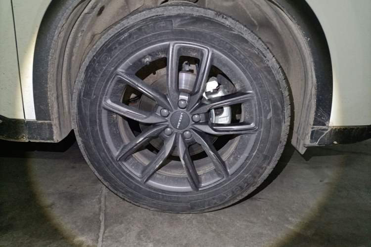 Used Dongfeng Fengon 580 2022 1.5T Automatic Enjoyment Model Right Front Wheel Hub