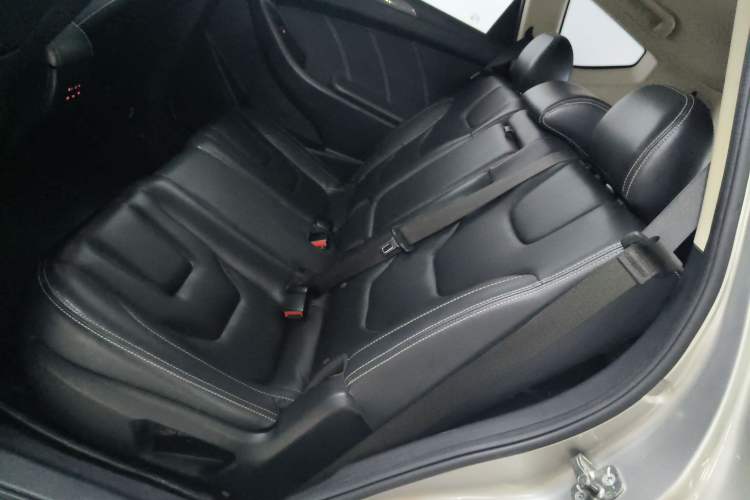 Used Dongfeng Fengon 580 2017 1.5T CVT Comfort Model Left Rear Seat