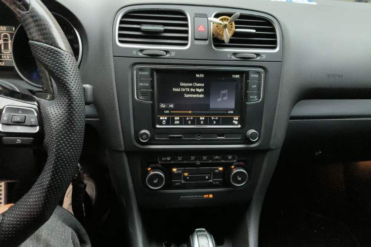 Used Volkswagen Golf 2011 2.0 TSI R Audio And AC Panel