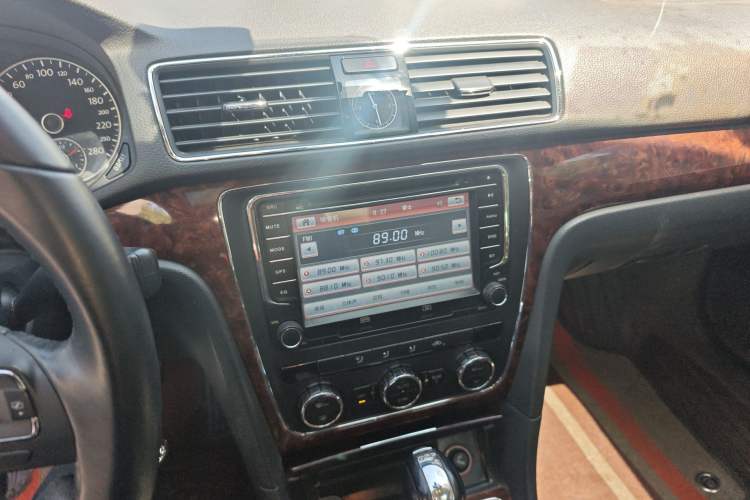 Used Volkswagen Passat 2011 1.8TSI DSG Prestige Edition Audio And AC Panel