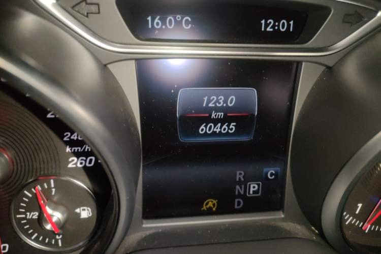 Used Mercedes-Benz GLA 2017 GLA 220 4MATIC Fashion Model Odometer Close Up