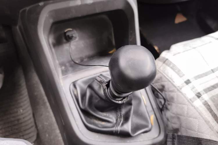 Used Wuling Hongguang V 2019 1.5L Jingqu Edition Sealed-Window Vehicle China VI LAR
