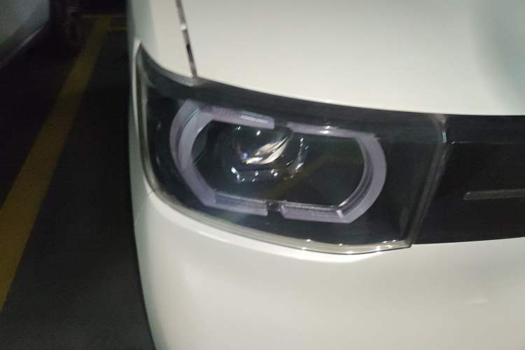 Used Wuling Hongguang MINIEV 2022 Macaron Premium Model – Lithium Iron Phosphate Right Front Headlight