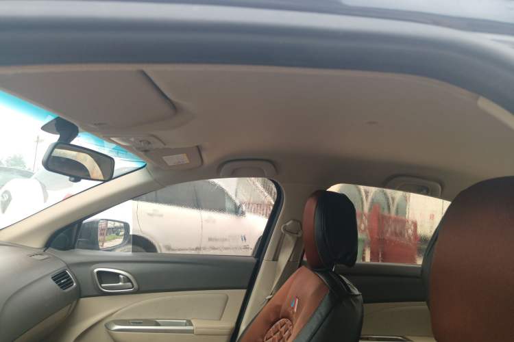 Used Baojun 630 2014 1.5L manual standard version Headliner