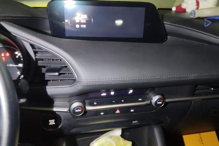 Used Mazda 3 Axela 2020 1.5L Automatic Luxury Version Audio And AC Panel