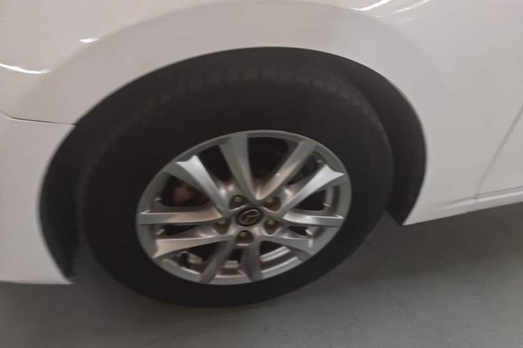 Used Mazda 3 Axela 2014 Sedan 1.5L Automatic Luxury Model
