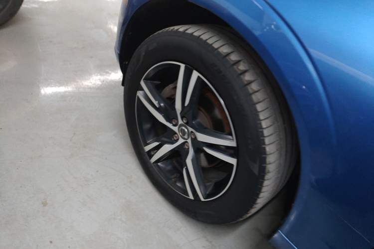 Used Volvo XC60 2019 T5 4x4 Zhiyuan Sport Edition China V Standard Left Front Wheel Hub