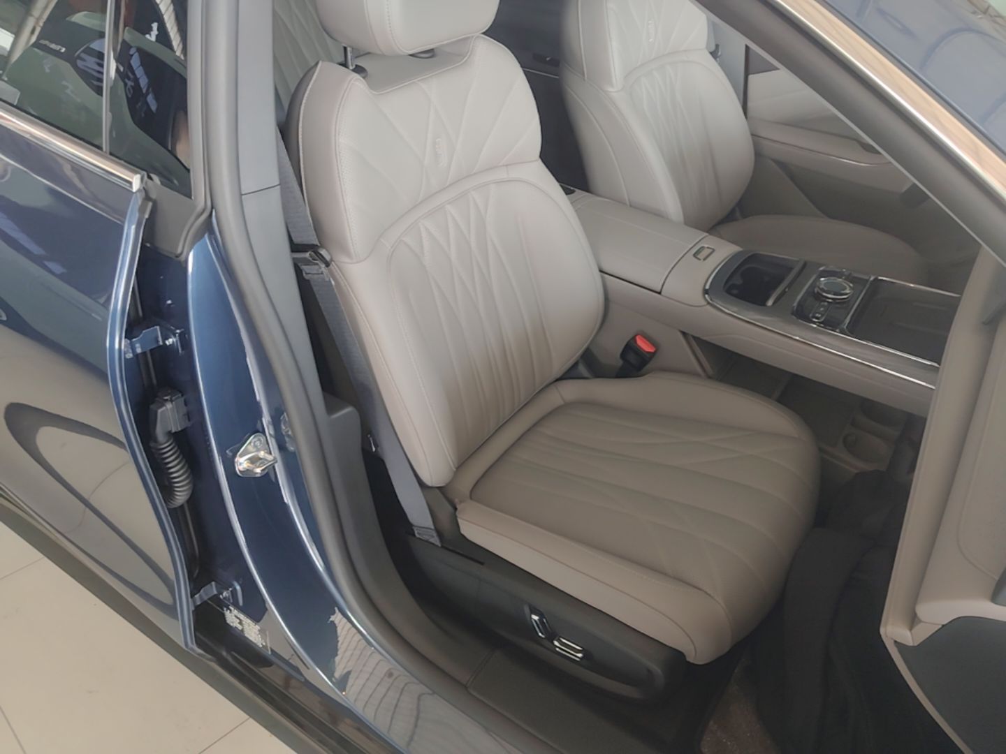 Geely Galaxy 8 2025 130km EM-i Prestige Edition — снимка 19