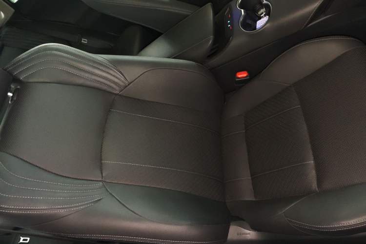 Used Toyota Harrier 2022 2.0L CVT Two-Wheel Drive Deluxe Edition