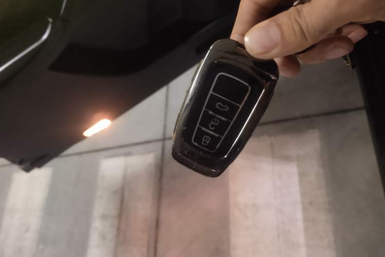 Used Toyota Avalon 2019 2.0L Luxury Edition China VI Standard
