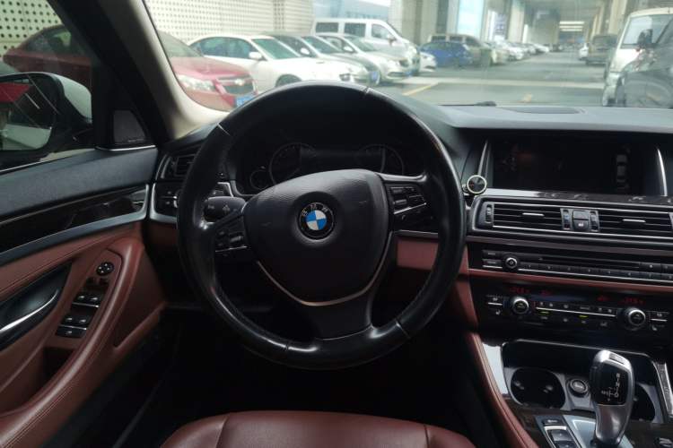 Used BMW 5 Series 2014 528Li Leading Model
